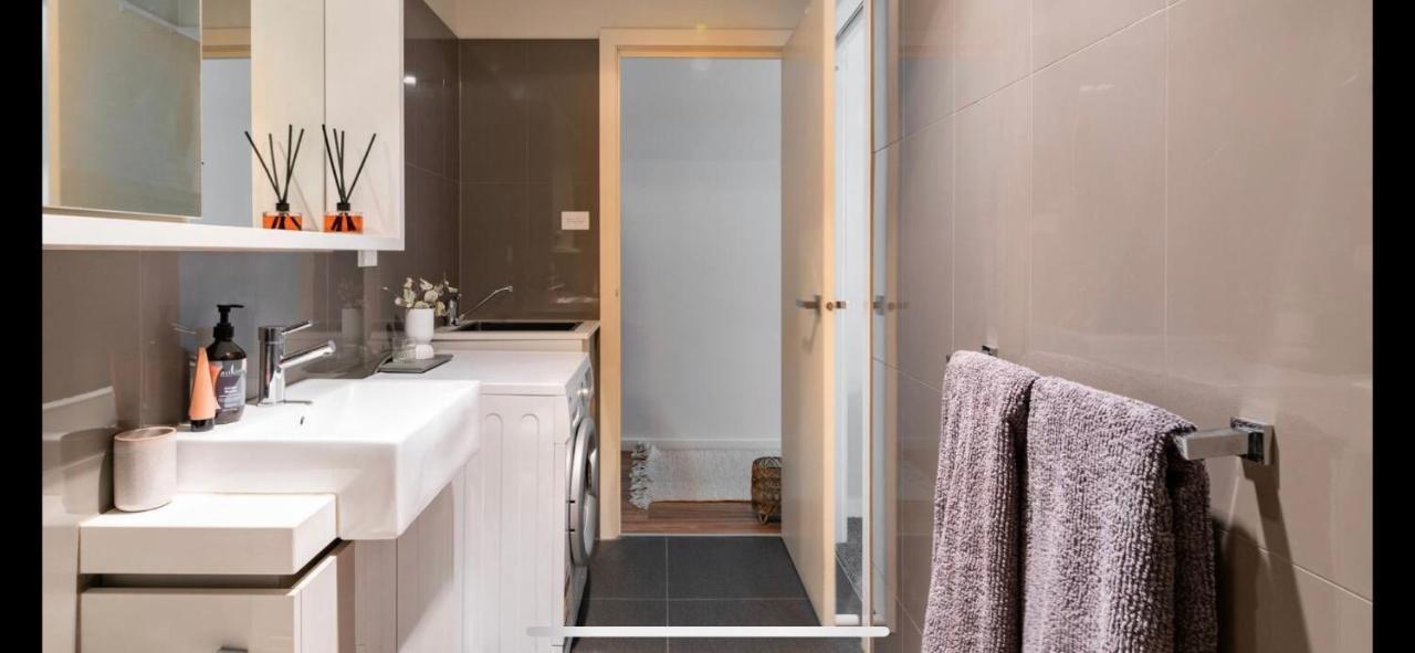 The Pas.Coe - A Stylish 1 Bedroom Unit With Free Parking. Melbourne Bagian luar foto