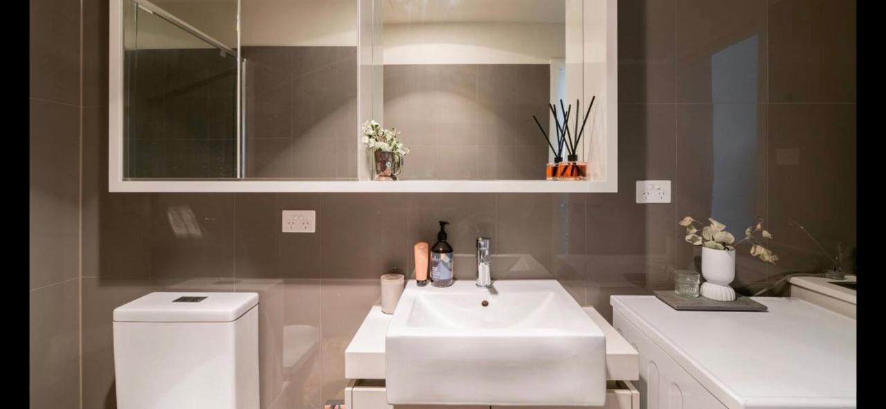 The Pas.Coe - A Stylish 1 Bedroom Unit With Free Parking. Melbourne Bagian luar foto
